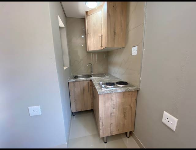 1 BEDROOM APARTMENT TO LET IN WEST ACRES EXT 6